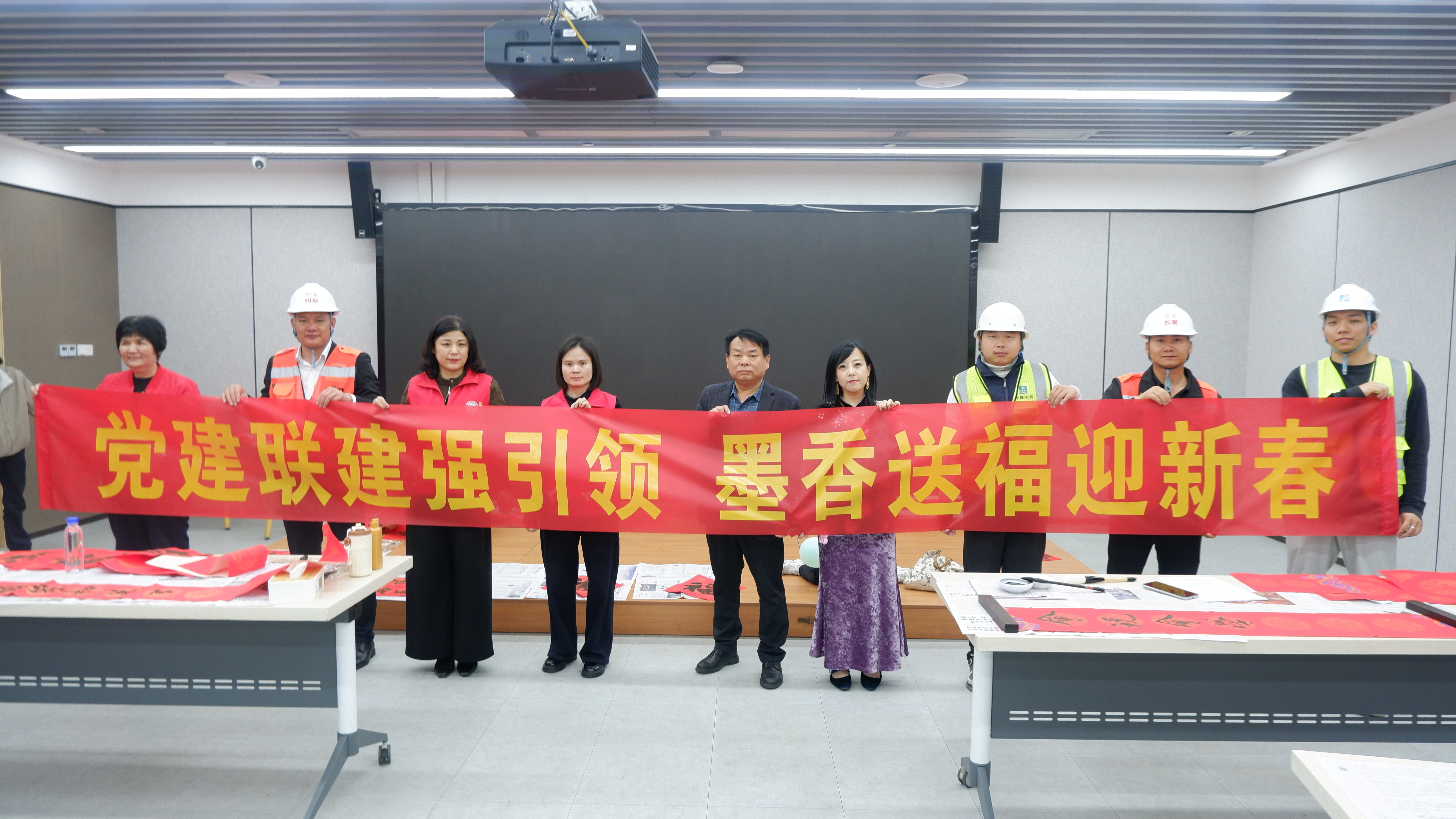 党建红引领年味暖 联建情共绘幸福春