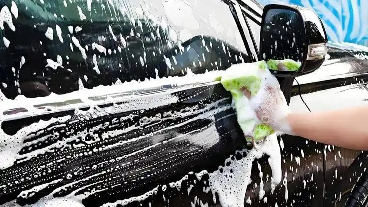 百万保时捷遭洗车机损坏，店家只肯赔偿1000元