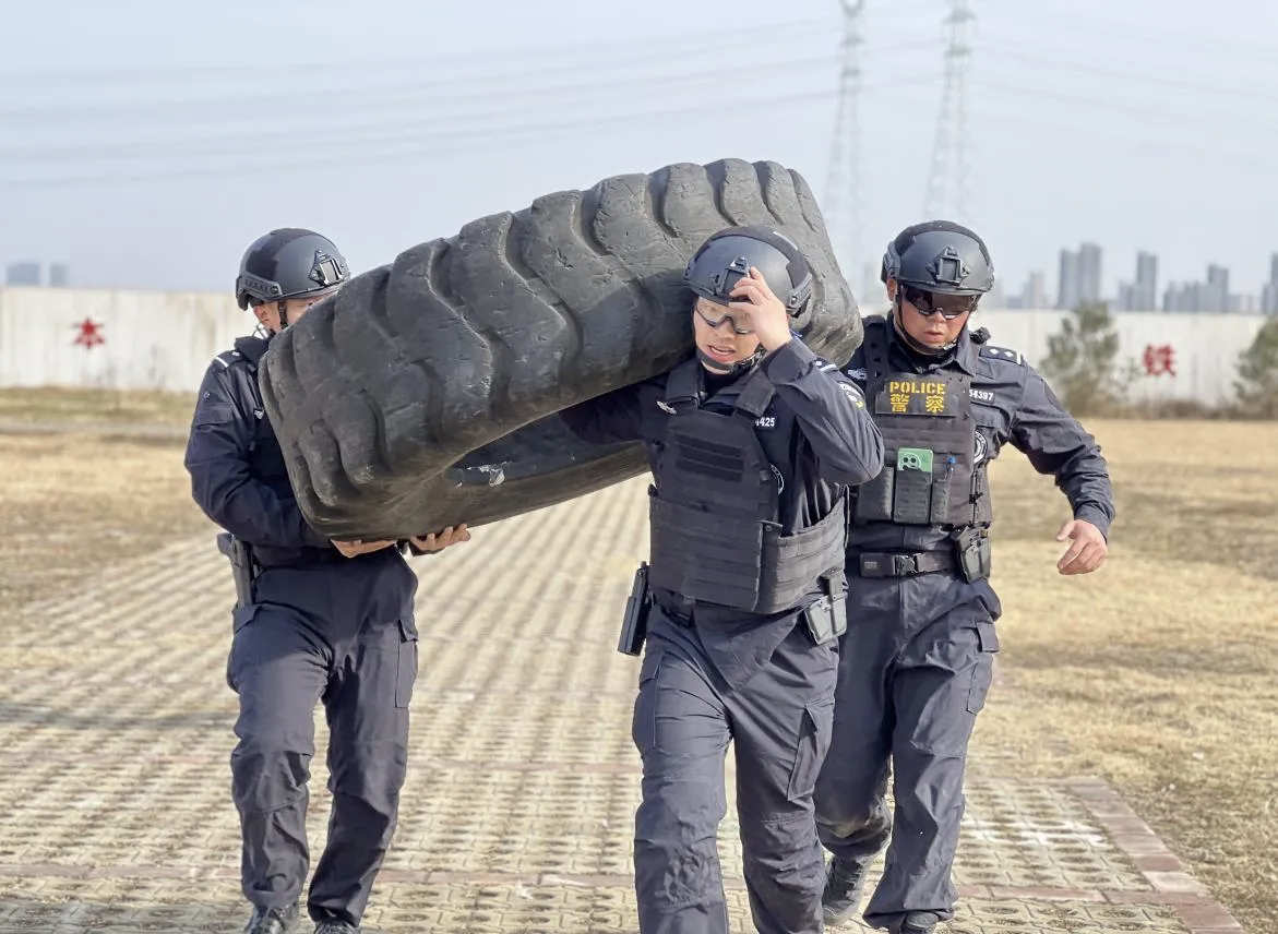 西安公安经开分局获全市特警比武竞赛第一名