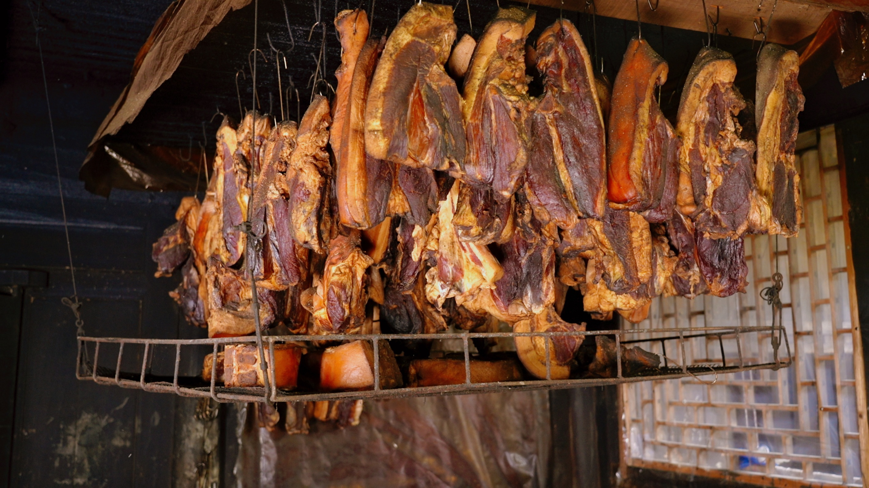 《穿越古今的应急智慧》走进恩施彭家寨 揭秘土家吊脚楼中的应急安全智慧