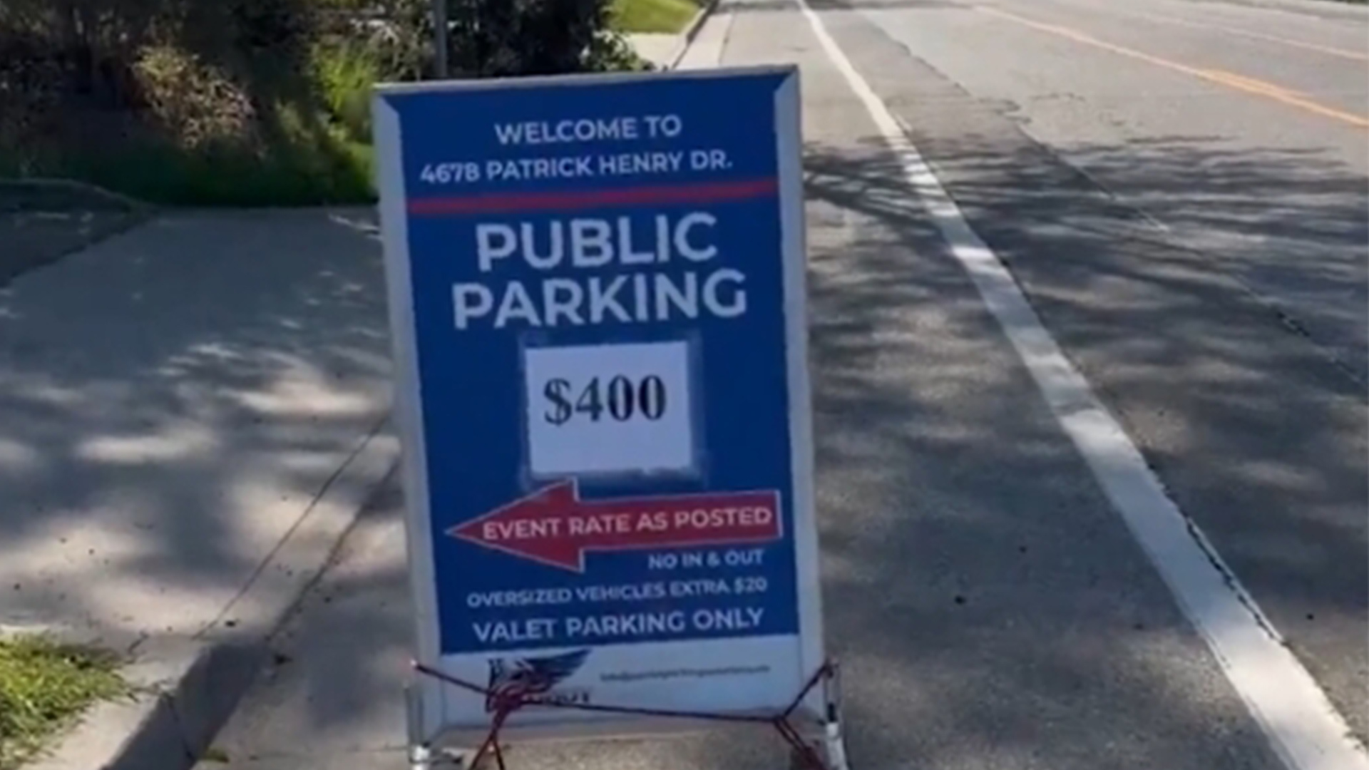 美国超级碗比赛期间，附近停车场收费竟高达400美元，还在一公里外，需步行20分钟，网友：不如随便停，拖车费也才250美元