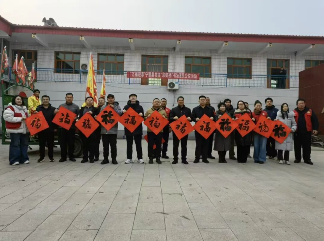 宁晋县：学子返乡 挥毫送福