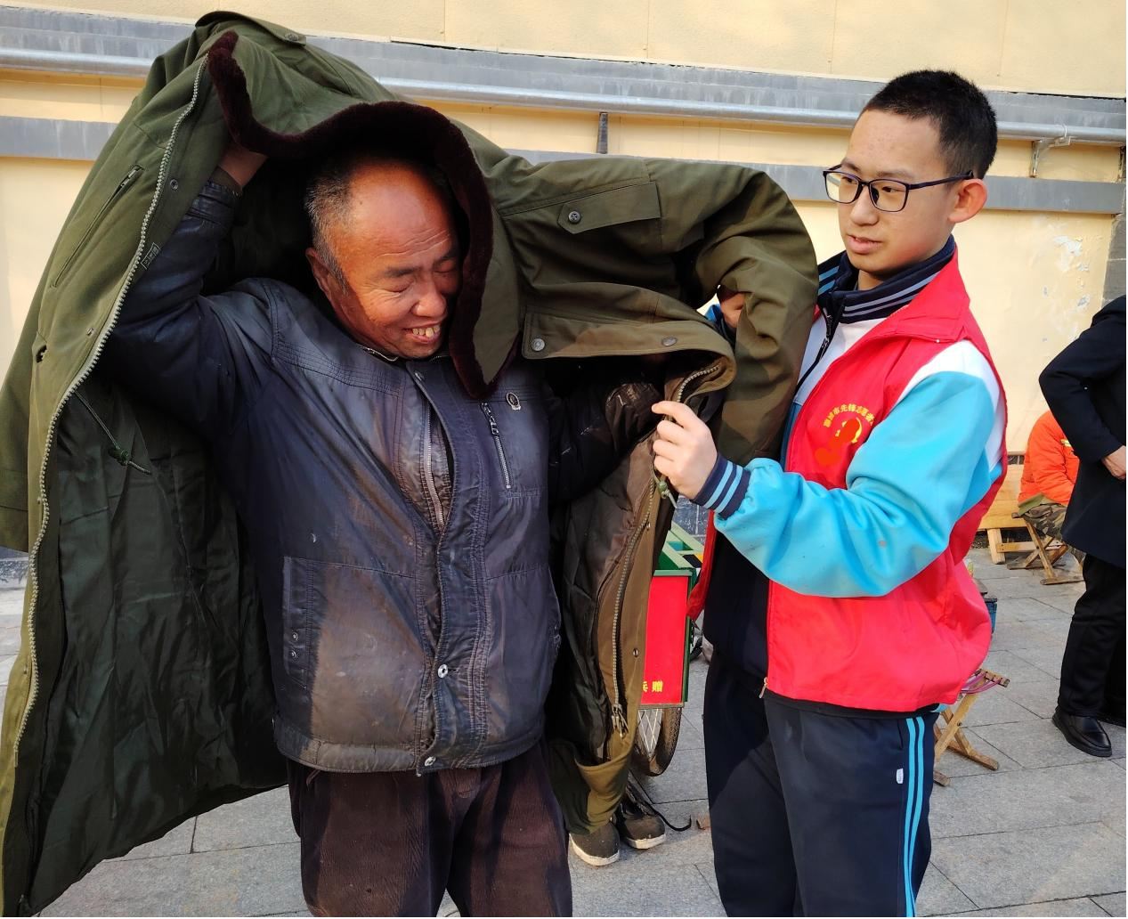 聊城市先锋志愿者联合会新春志愿关爱行动温情启航