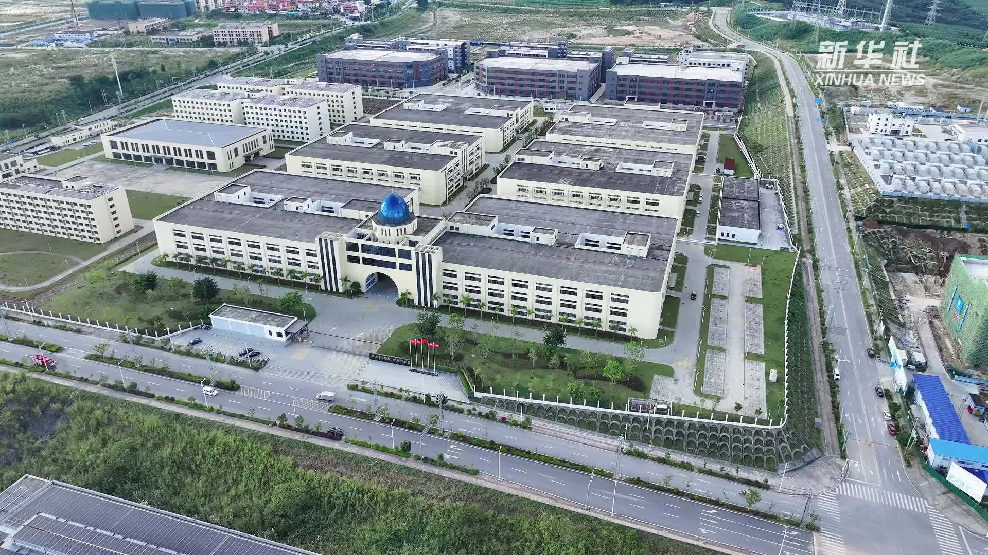 云南瑞丽沿边产业园千名中缅职工共庆新春