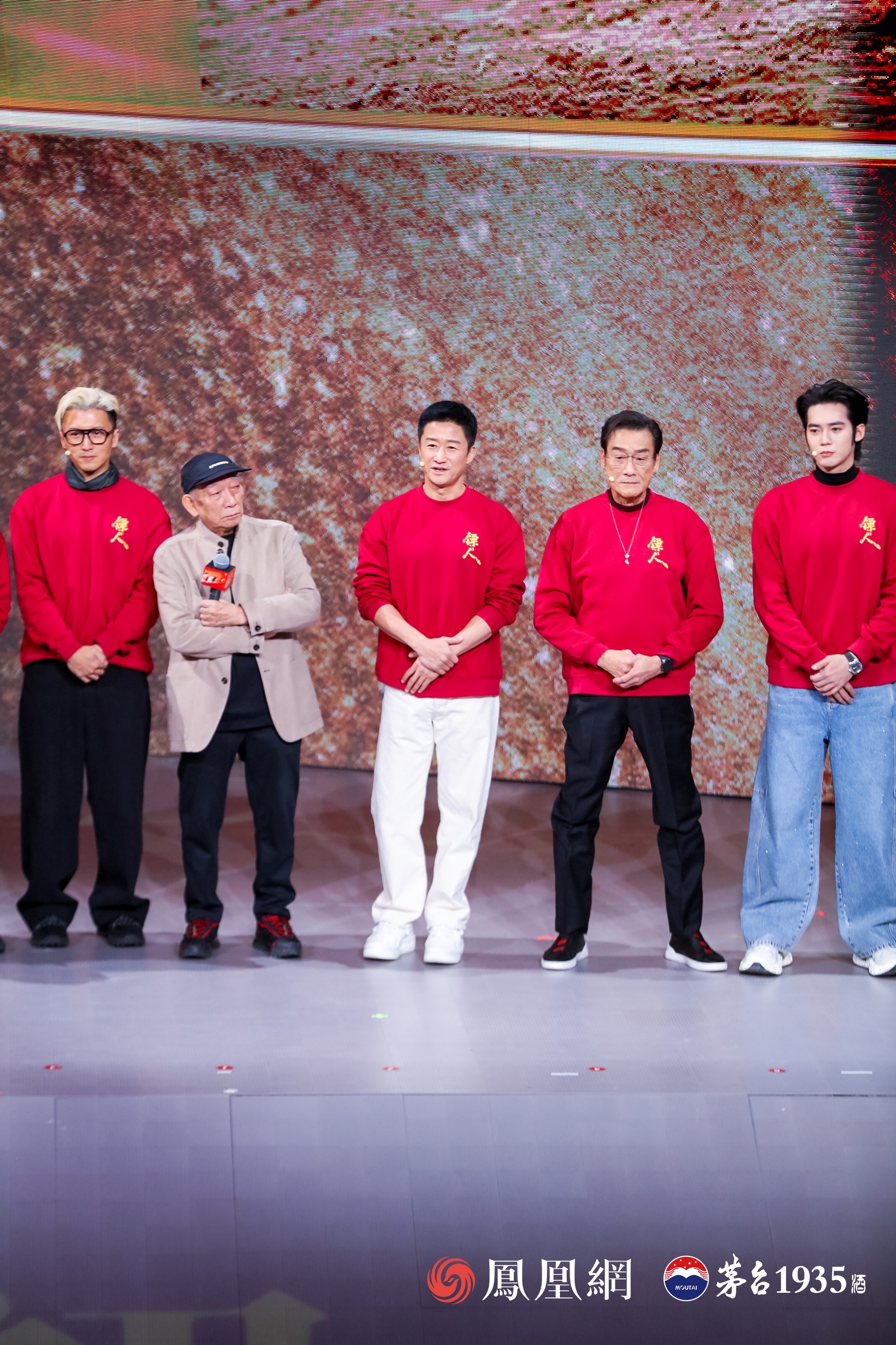 《镖人》剧组共赴新春光影之约。