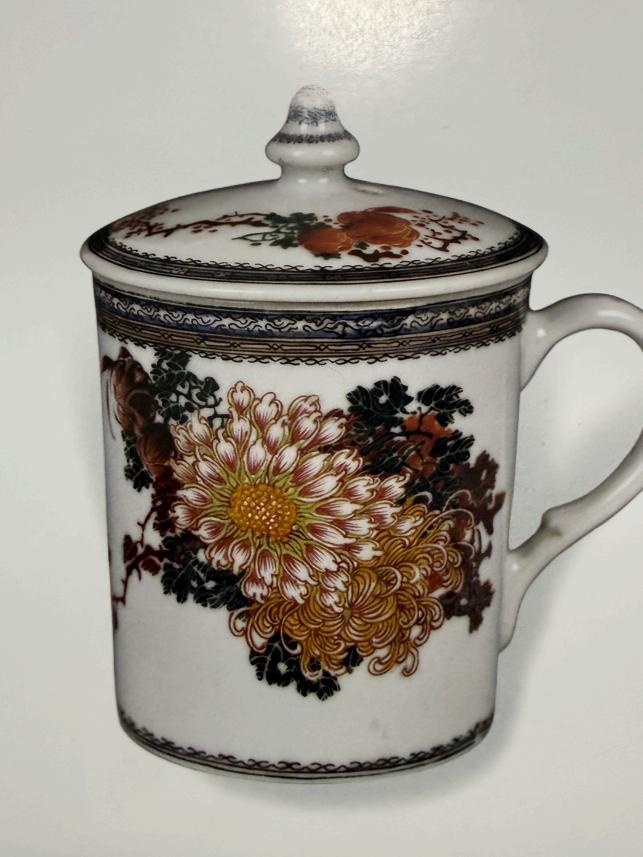 可能是“青花大王”唯一建国后粉彩？——一件无款菊花杯的举证