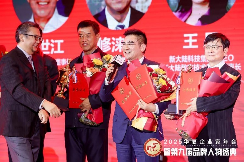 江苏黄埔再生资源利用有限公司董事长陈光标接受主持人现场采访发表感言