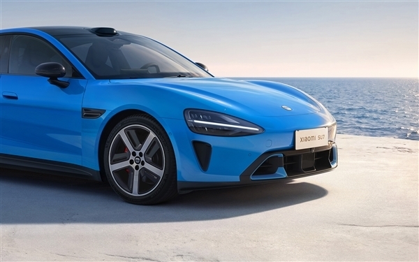 新一代小米SU7已到店 卡布里蓝车身夺目：一眼就能认出