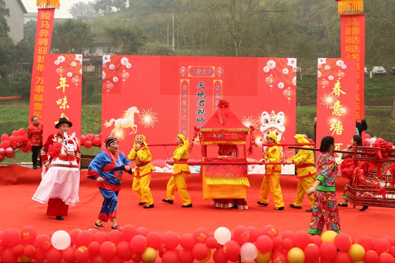 重庆市级非遗《塘河婚俗》现场展演 顾佳晨 摄