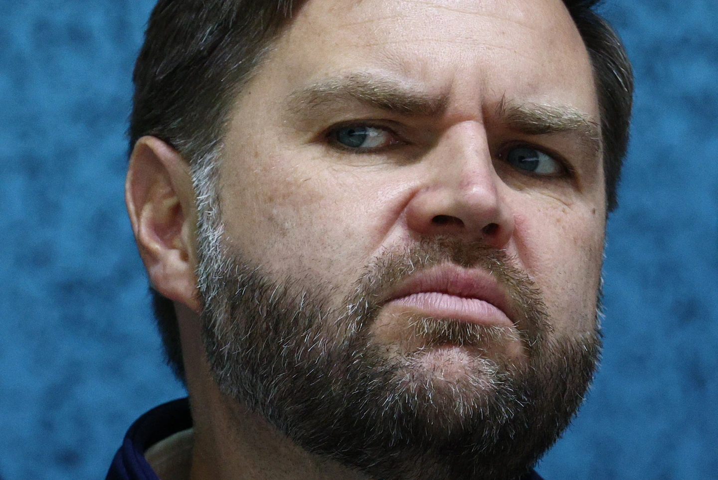 美媒：在粗鄙与轻浮的赛道上，万斯全力争夺“金牌”