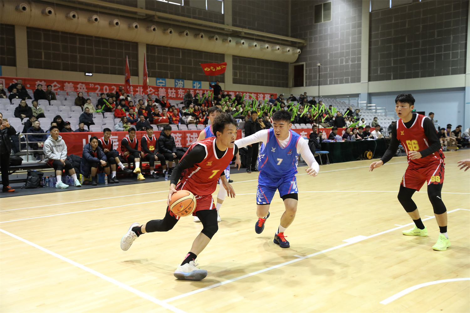 一场跨越山海的“迎春篮球派对”!北仑与美姑球员赛场共叙协作情