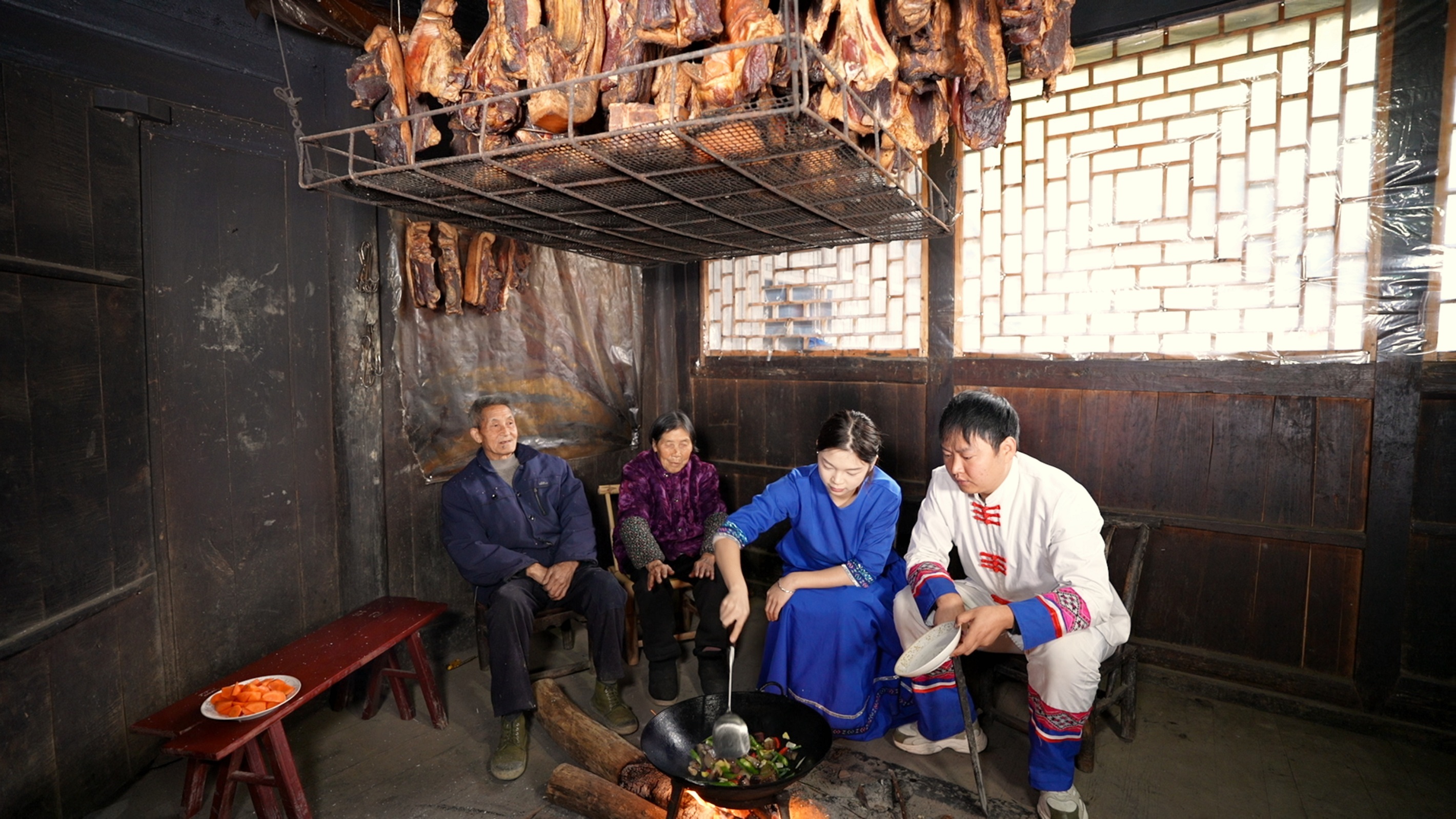 《穿越古今的应急智慧》走进恩施彭家寨 揭秘土家吊脚楼中的应急安全智慧