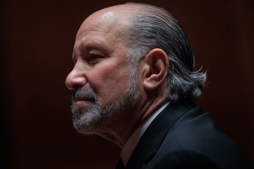 美媒：高官接连破防，丑闻越挖越深，特朗普中期选举悬了