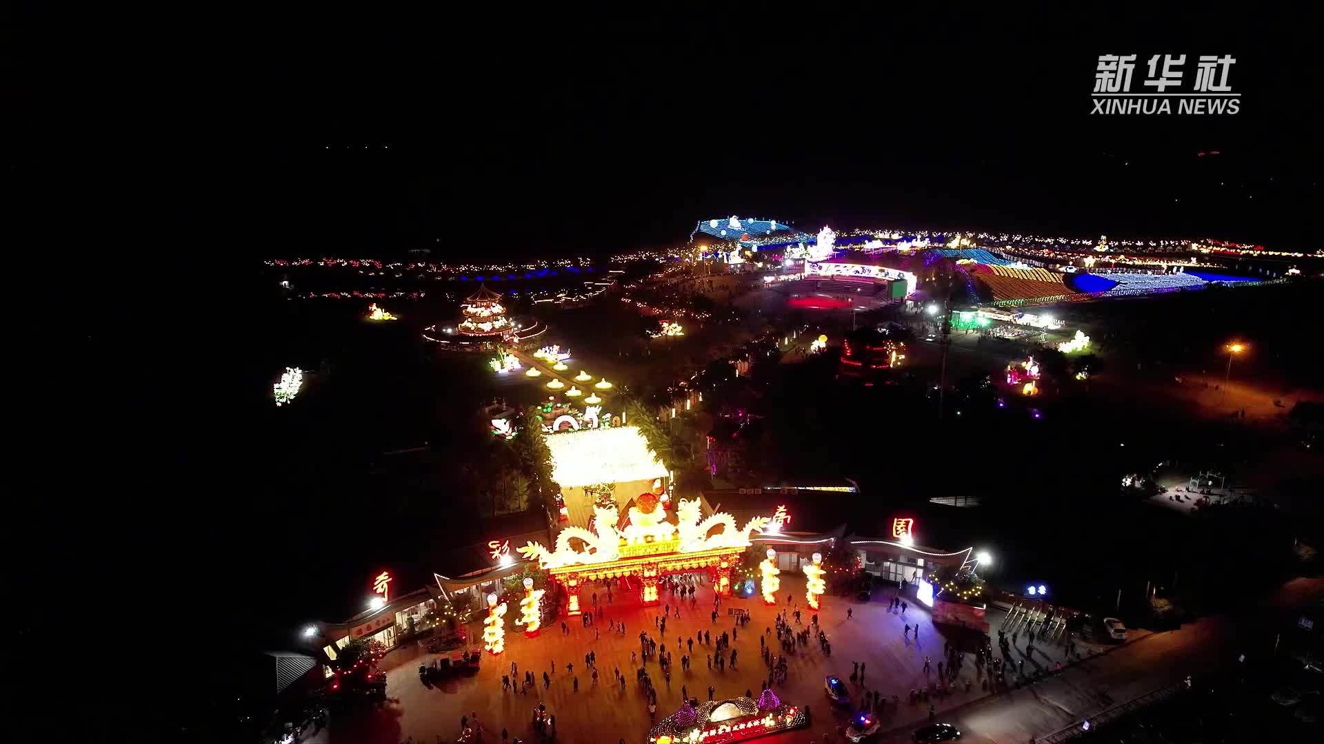 重庆铜梁：特色节日灯饰点亮龙灯龙舞之乡