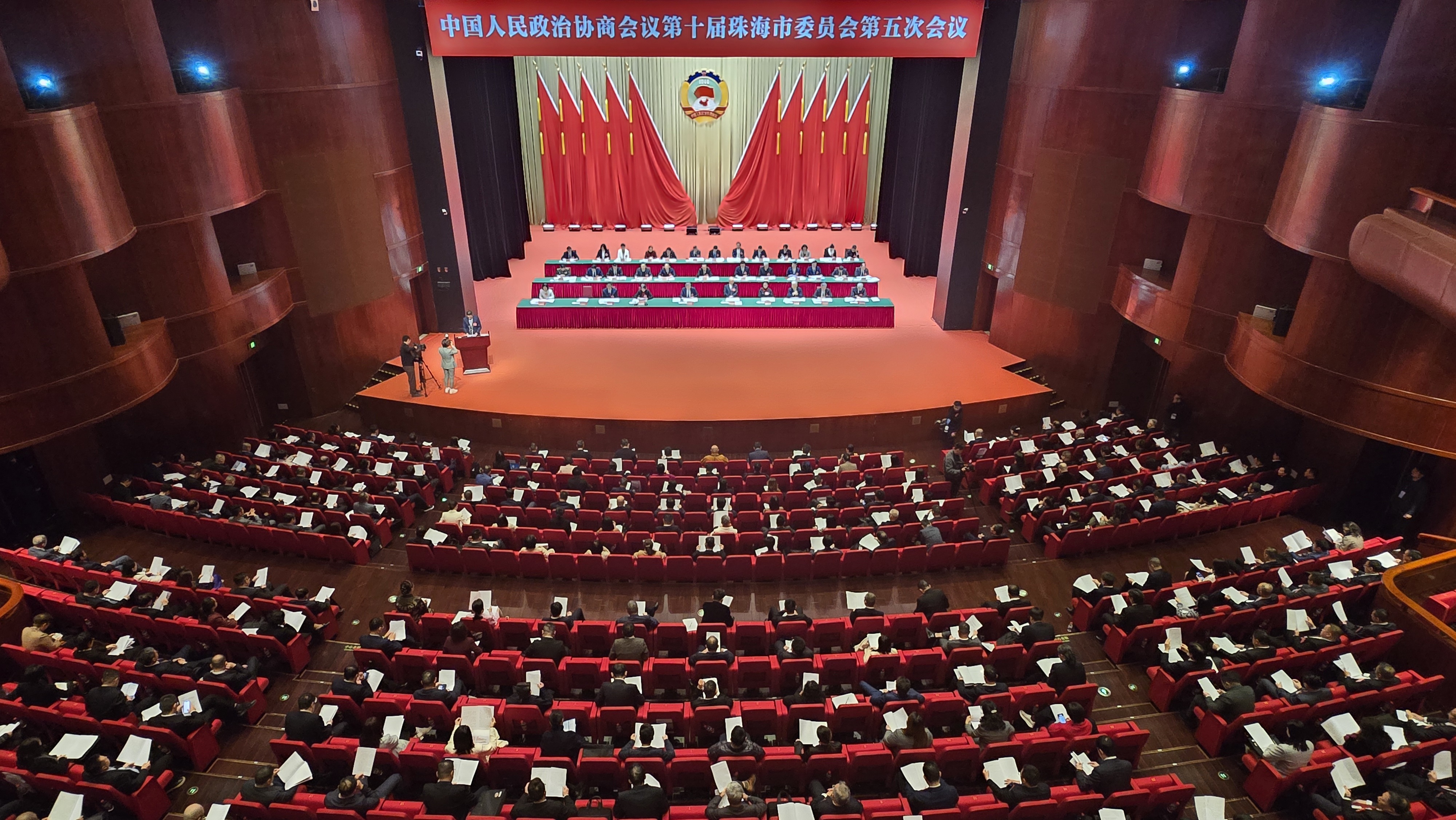 全年协商议政31次、立案提案248件 珠海市政协十届五次会议开幕