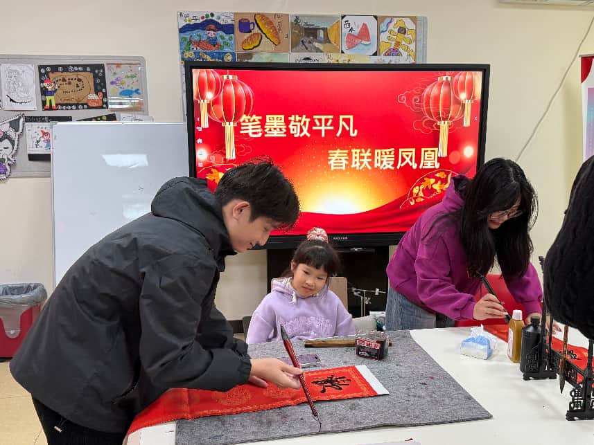 春联福字送上门 饺子汤圆暖人心 凤凰岗社区让留深建设者过个“温暖年”