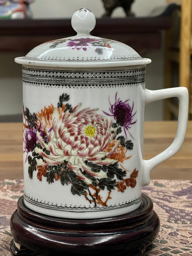 可能是“青花大王”唯一建国后粉彩？——一件无款菊花杯的举证