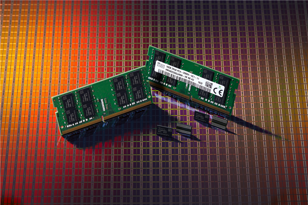 内存现泡沫信号！DDR4价格闪崩近20% 专家：超级牛市已走到尽头