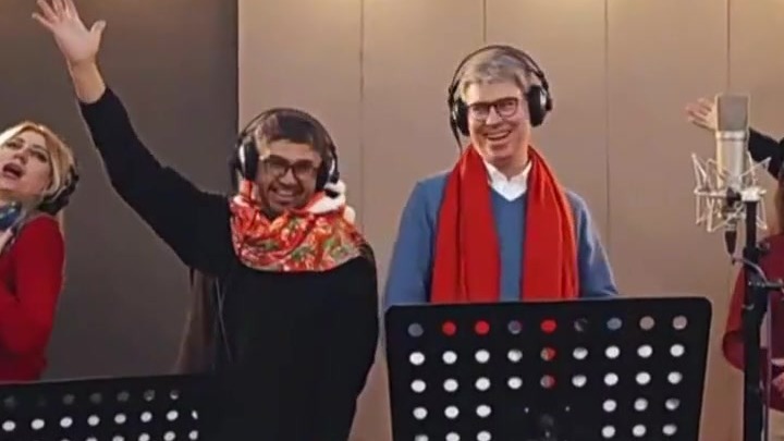 美国驻华外交官们唱《大东北我的家乡》拜年