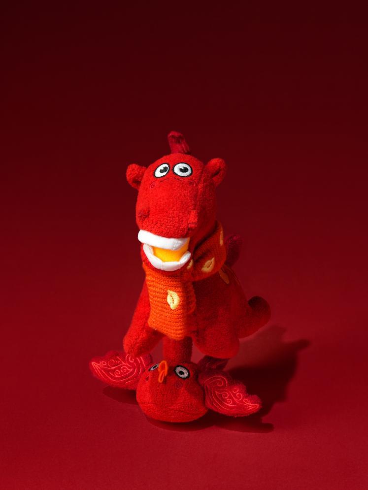 这是甘肃省博物馆推出的马年文创新品“‘红运’当头马”　新华社发