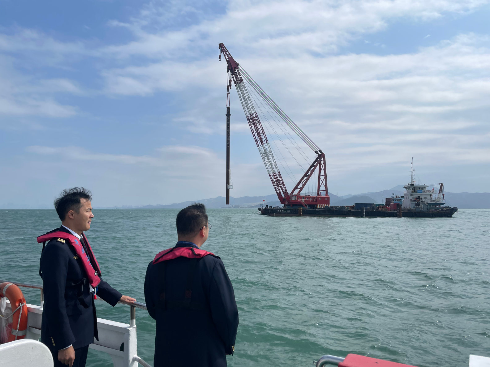 护航世界最长海陆双向定向钻工程 南山海事坚守一线保障大湾区能源动脉安全贯通