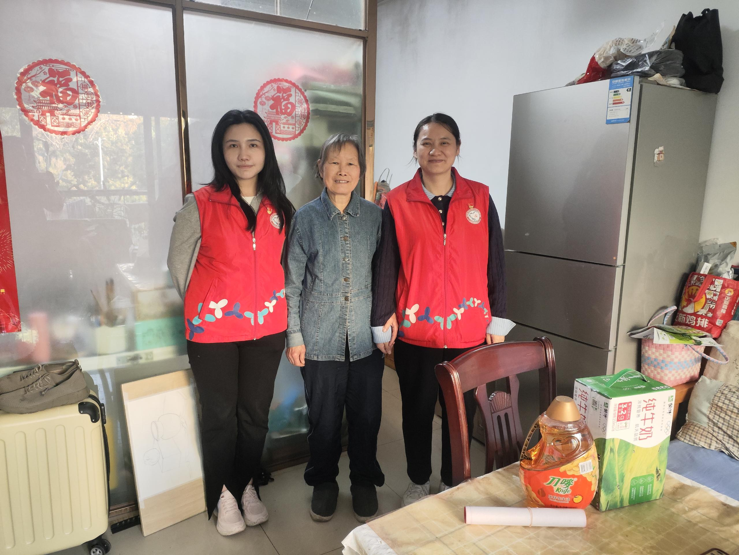 富华社区春节前走访慰问老党员,真情关怀暖人心筑牢党群连心桥