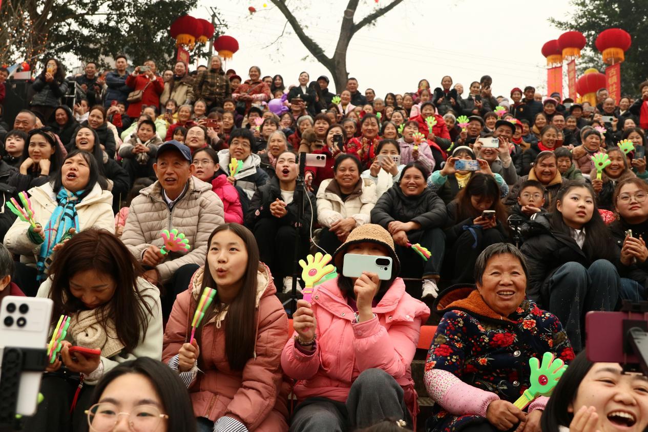 民俗闹新春文化活动观众反响热烈 顾佳晨 摄
