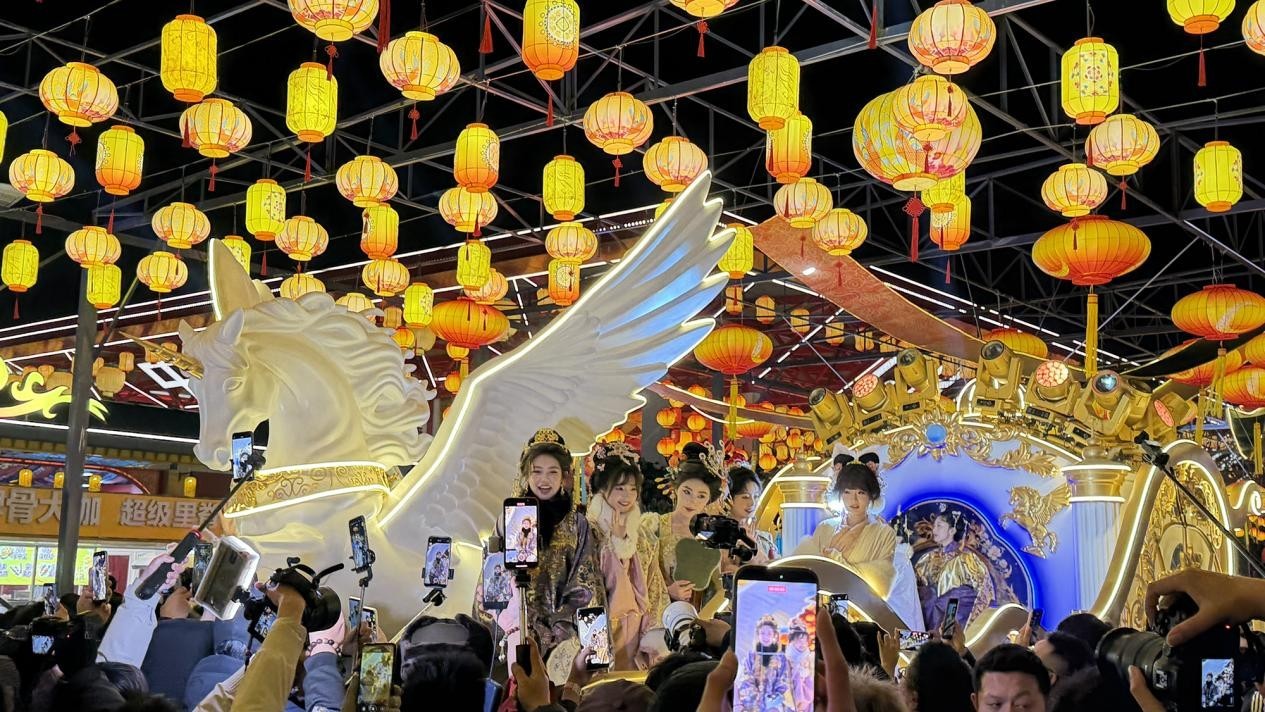 在江阴“梦回大唐”！海澜飞马千灯会璀璨开园