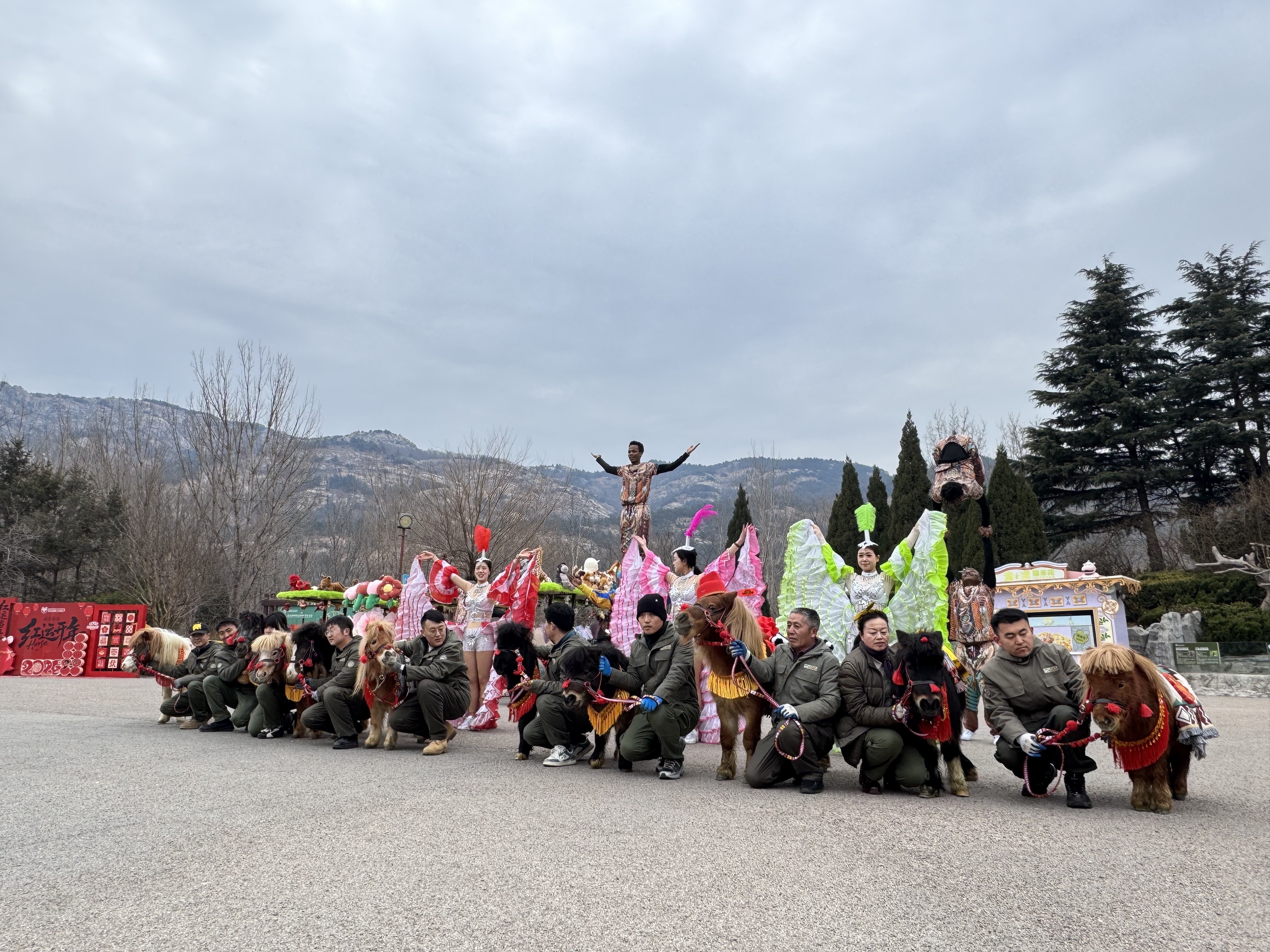 十骏送福 萌兽闹春  青岛森林野生动物世界解锁马年新春文旅新体验