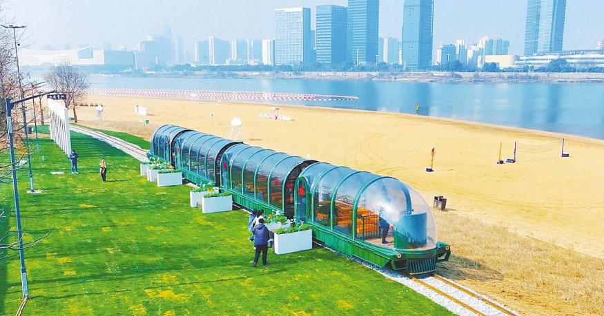 Nanchang Unveils its 'Emerald Dragon' Sightseeing Train!