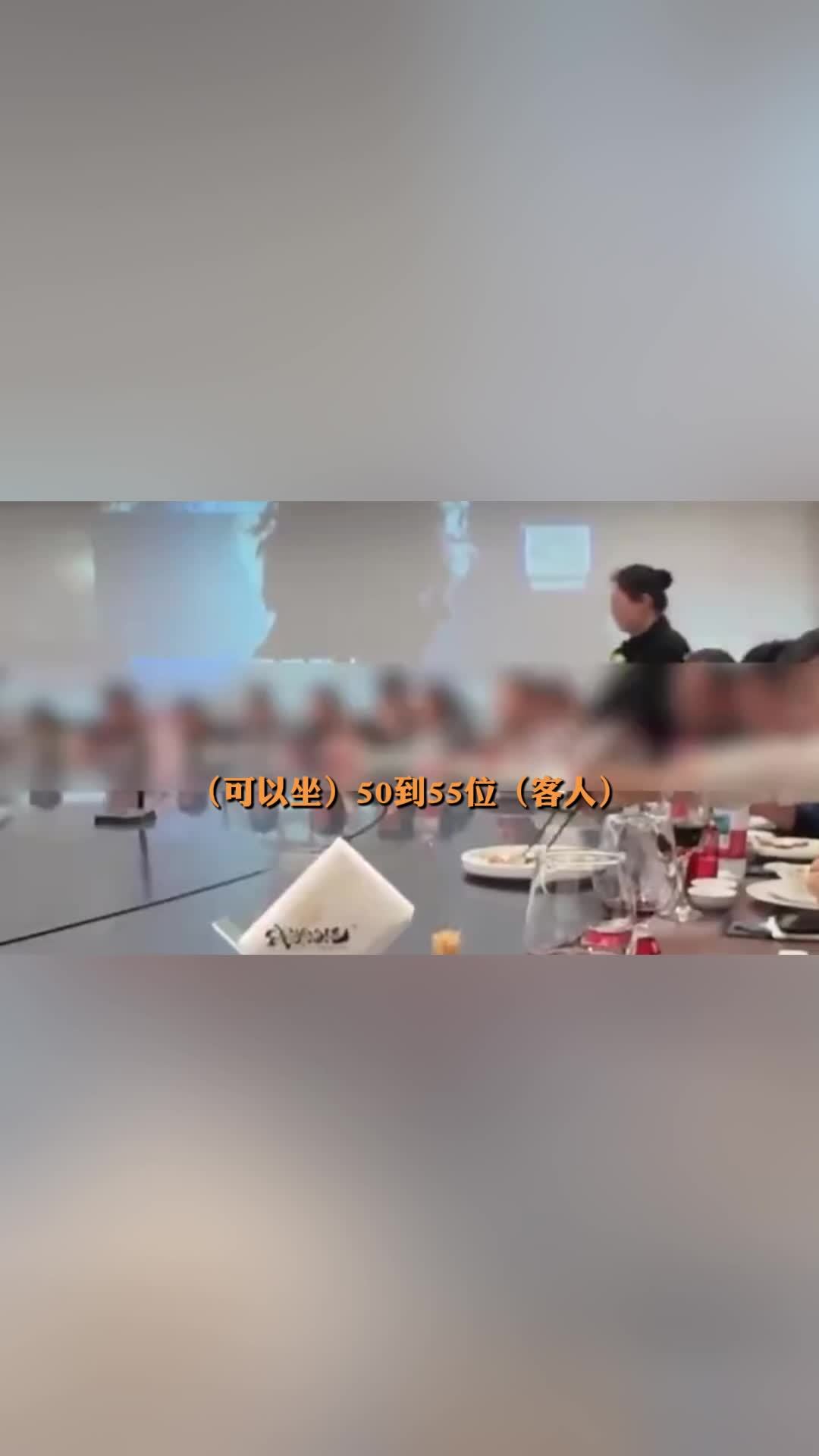 一餐厅超大圆桌可坐55人：除夕年夜饭提前一两个月就已订出