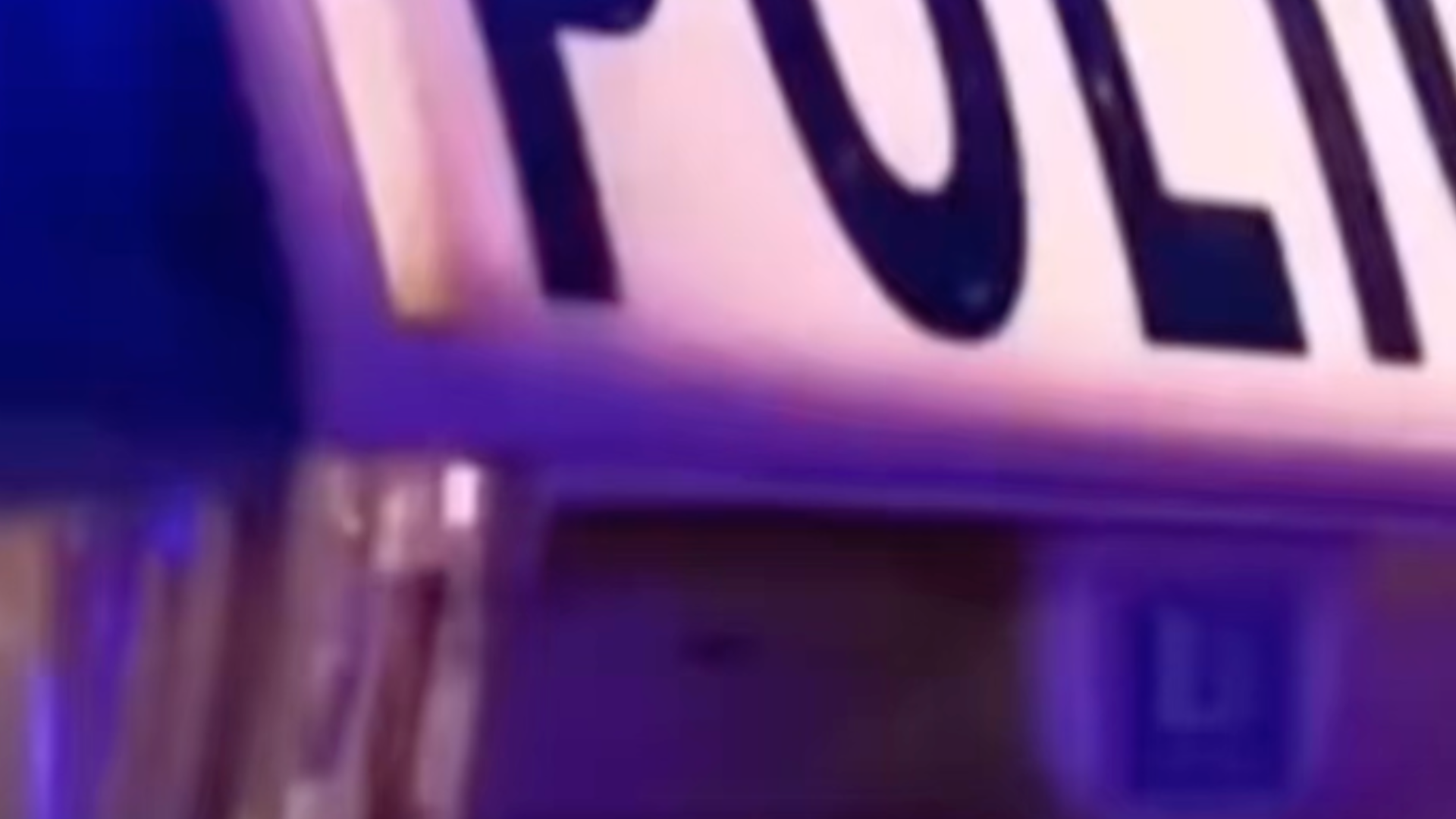 广东吴川通报“僧人在江心岛欲跳江”：目前身体健康无碍