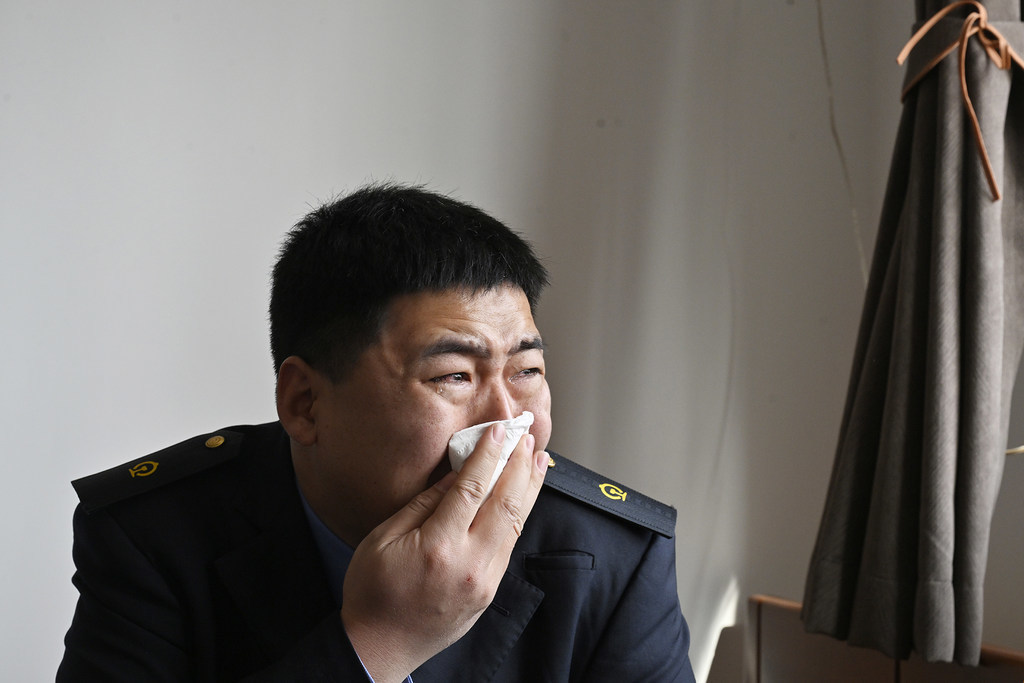 2月10日，孔明烨说起对家人歉疚时潸然泪下。