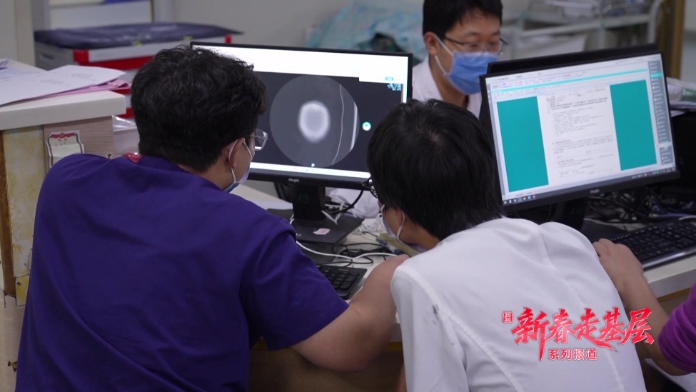 2026新春走基层：北京儿科医生夫妻接力守护生命之光