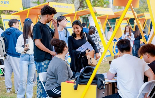 与世界为邻！南山首位外籍楼栋长上岗