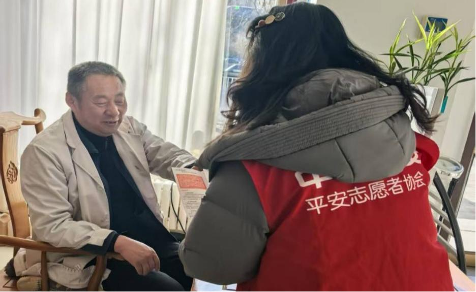 图片：平安产险围场支公司组织开展社区宣传活动