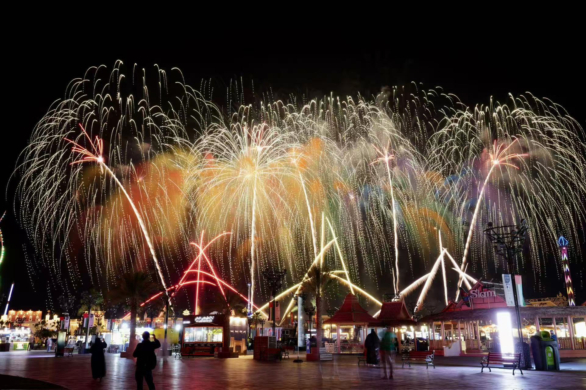 浏阳烟花绽放阿布扎比夜空 湖湘文化点亮阿联酋新春