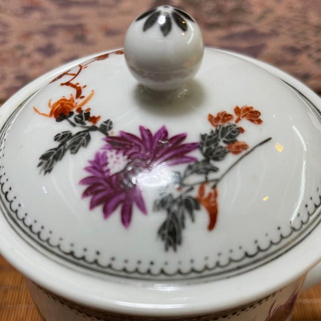 可能是“青花大王”唯一建国后粉彩？——一件无款菊花杯的举证