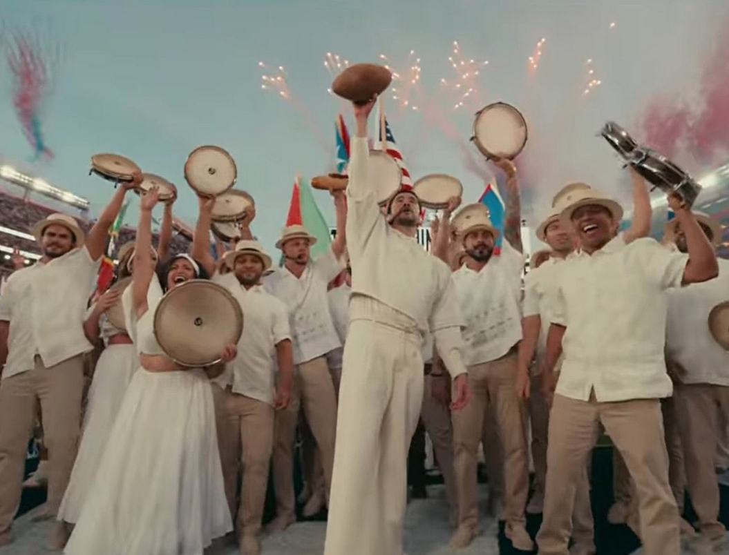 人物|在“美国春晚”创造历史,还把特朗普气疯,他是什么来头?