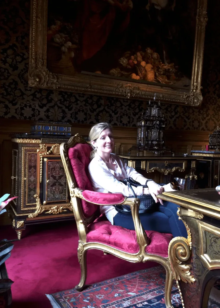 生日祝福、岛屿行程与“xoxo”落款：美媒揭秘前白宫法律顾问与爱泼斯坦的关系