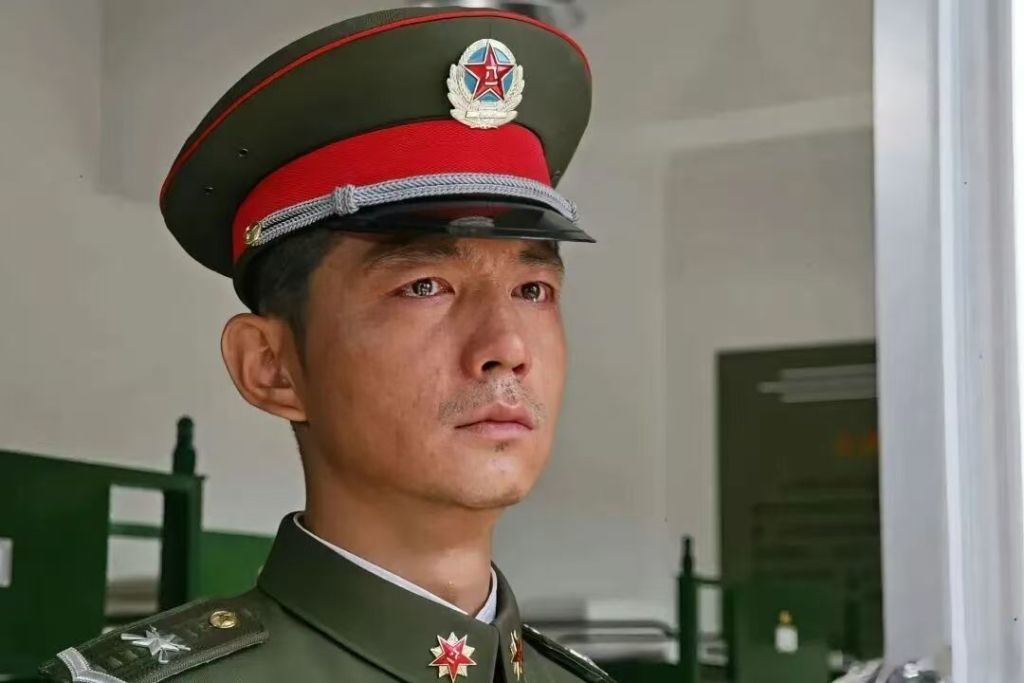 伍六一窗前默泪