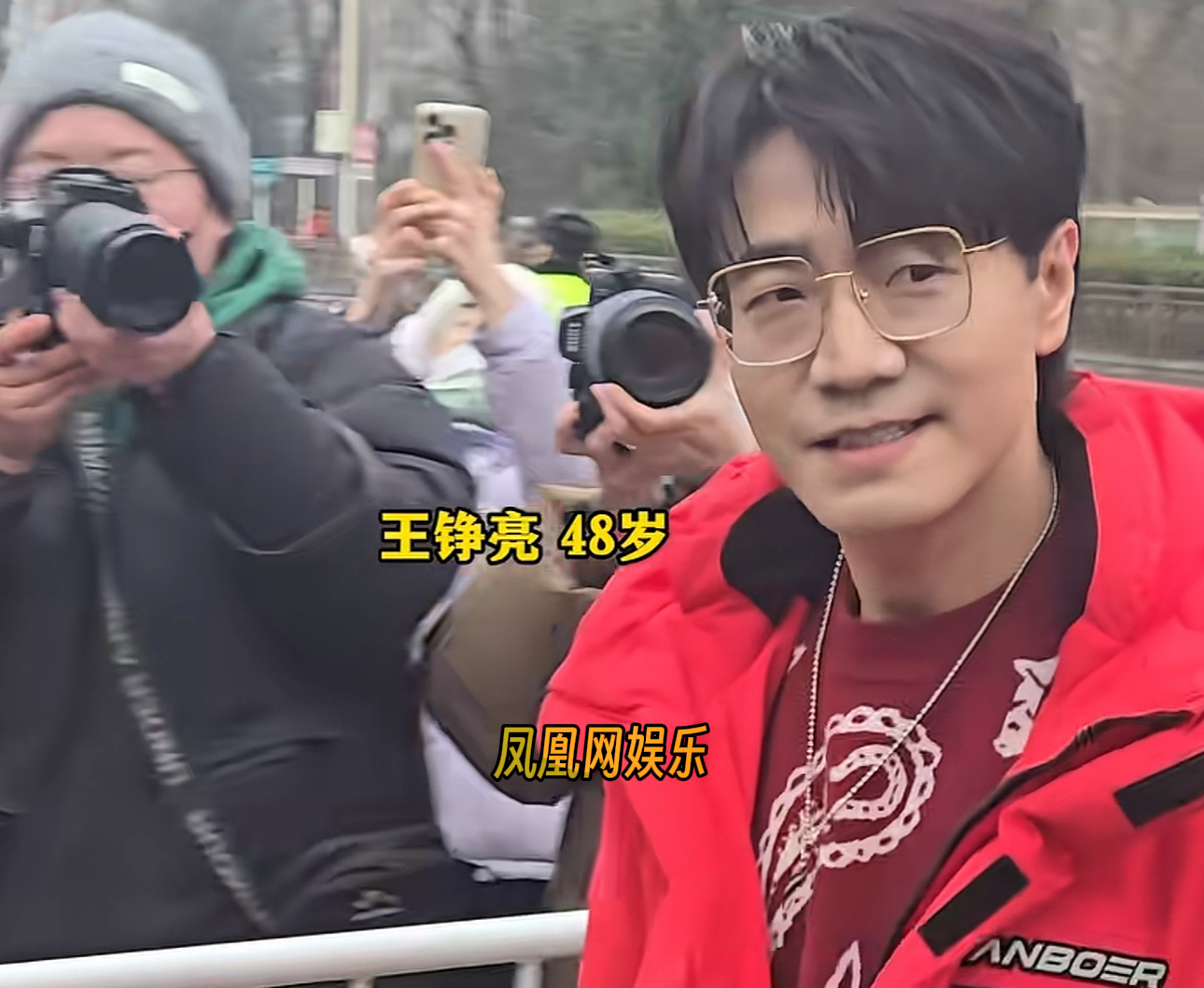 王铮亮现身2026央视春晚第三次联排,笑容好温柔。