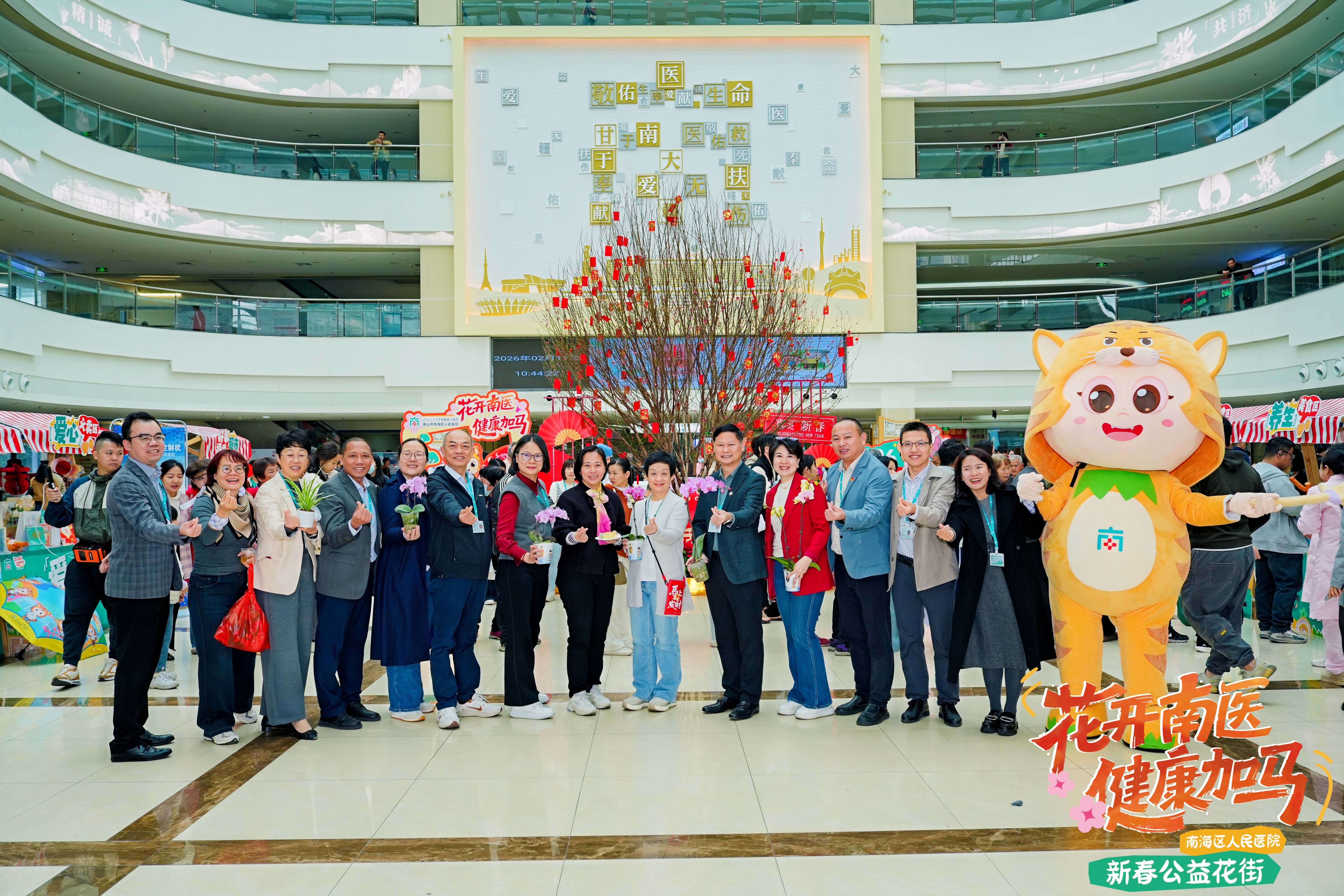 广东首次！佛山人把迎春花街开进“公园式”医院