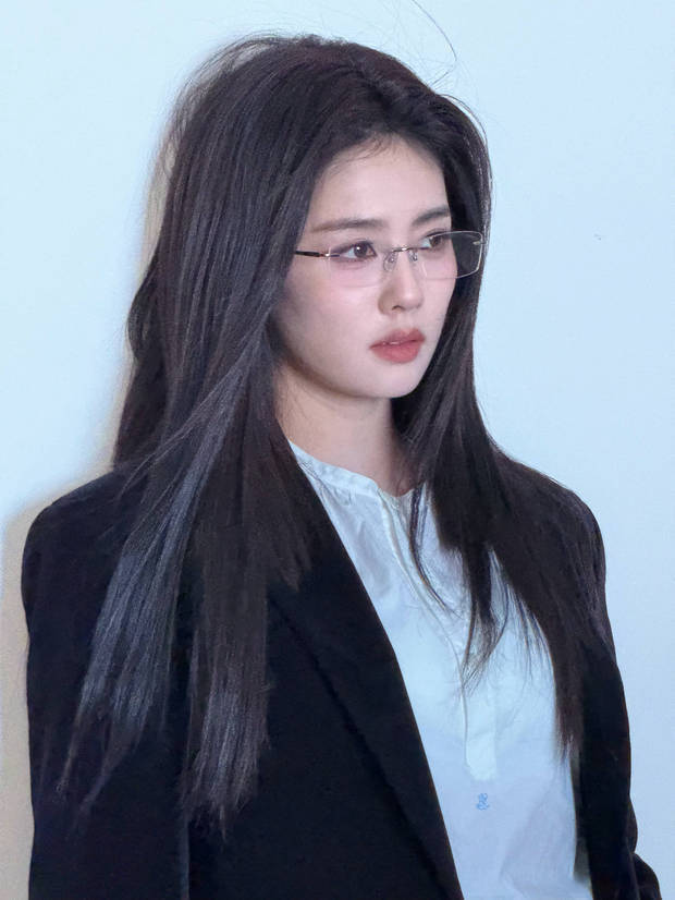 白鹿黑长直造型让人心动。