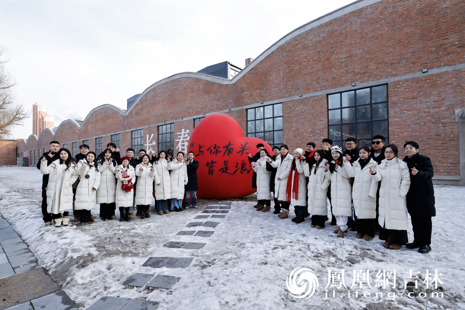 图集|“连理长春,挚爱长白”14对新人在冰雪中见证爱情