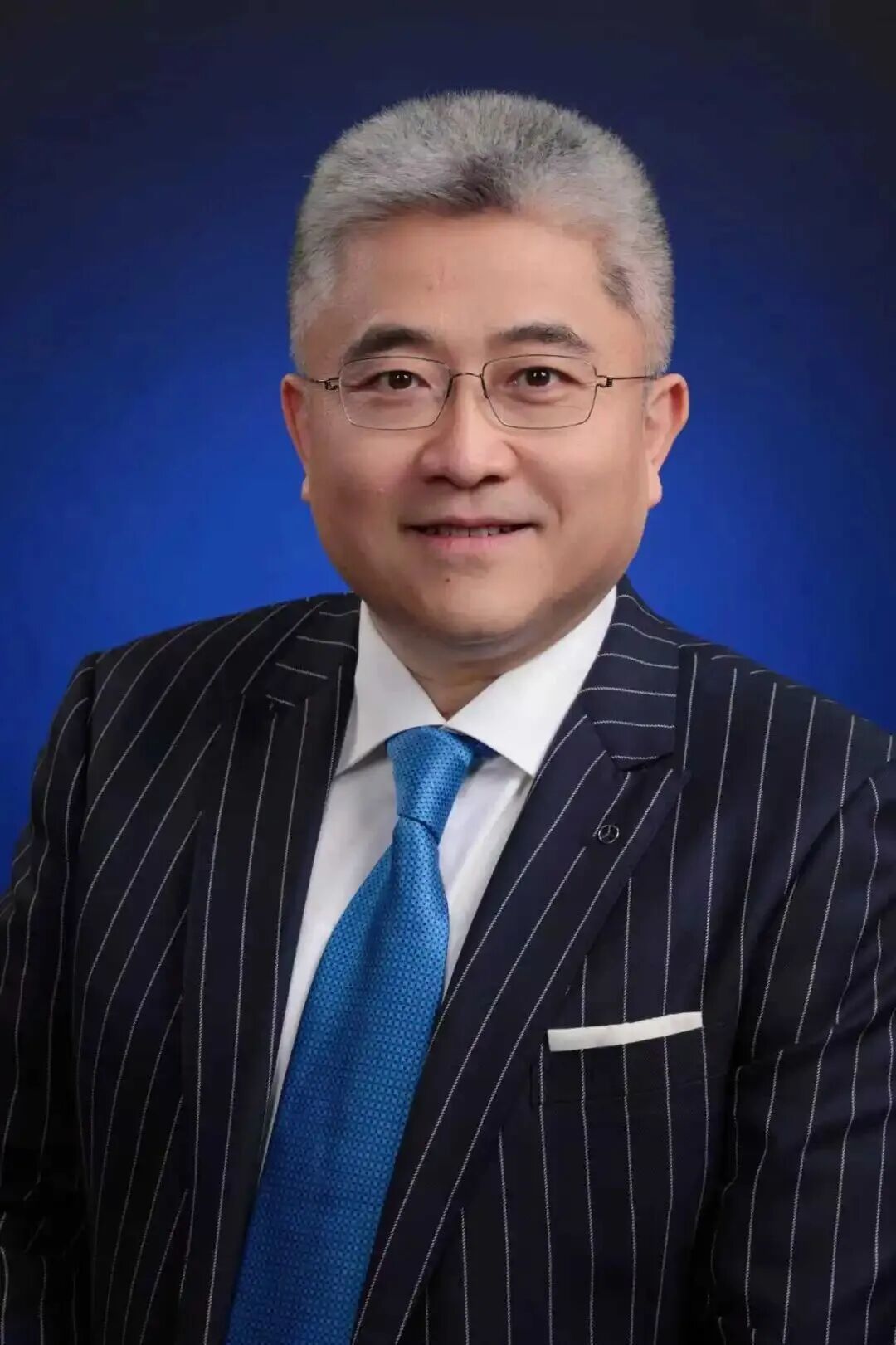 奔驰中国人事调整！销售公司CEO段建军将离任，李德思接棒_段建军 奔驰