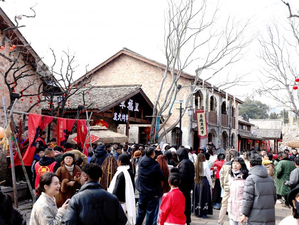 江西分宜:外国留学生体验民俗感受年味(图)