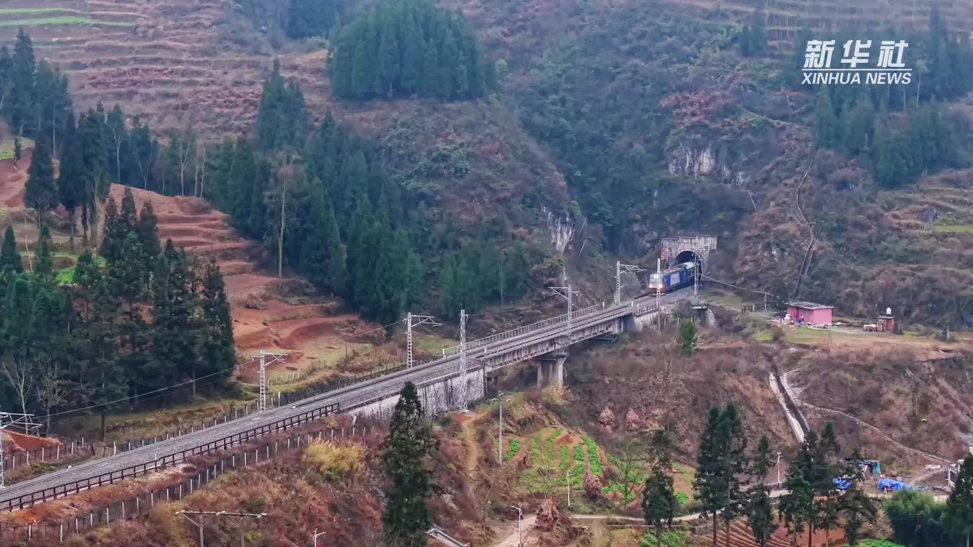 新春走基层 | 第16个春运与第1个春运 在7公里外接力