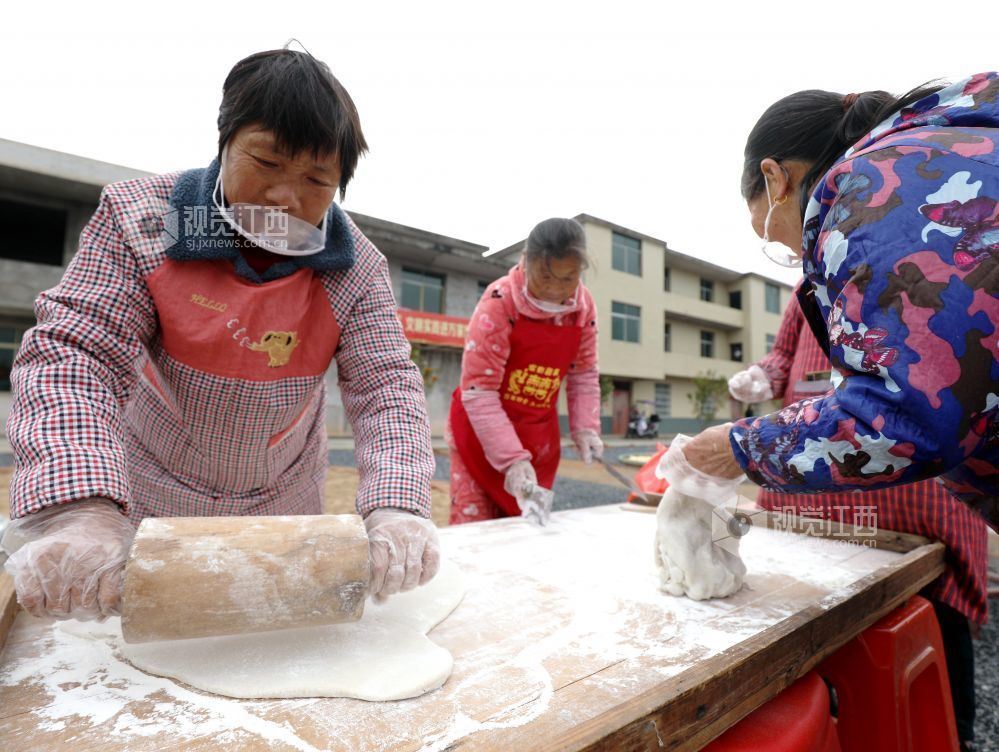 江西分宜：炸丸子切米糖 烟火气里迎新春（图）