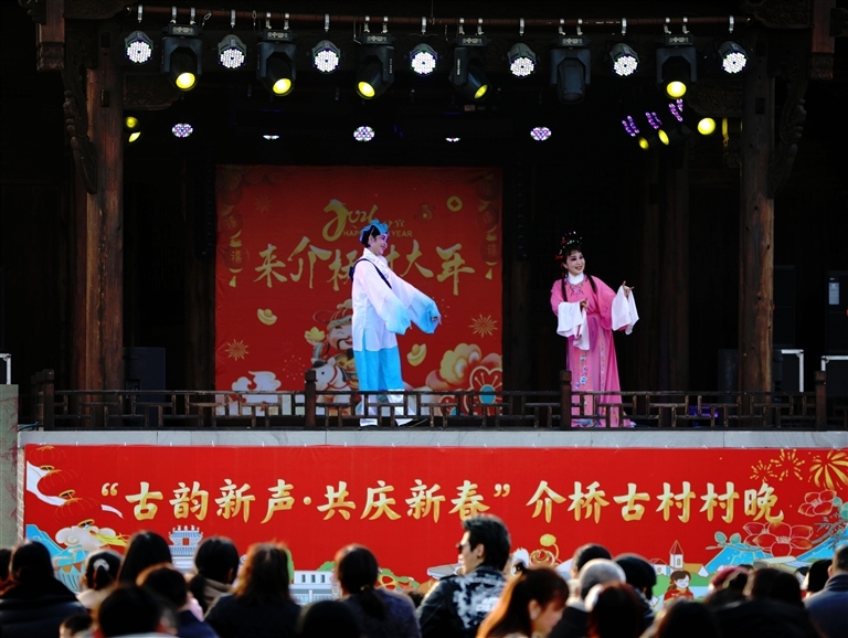 分宜县：古村村晚迎新春（图）